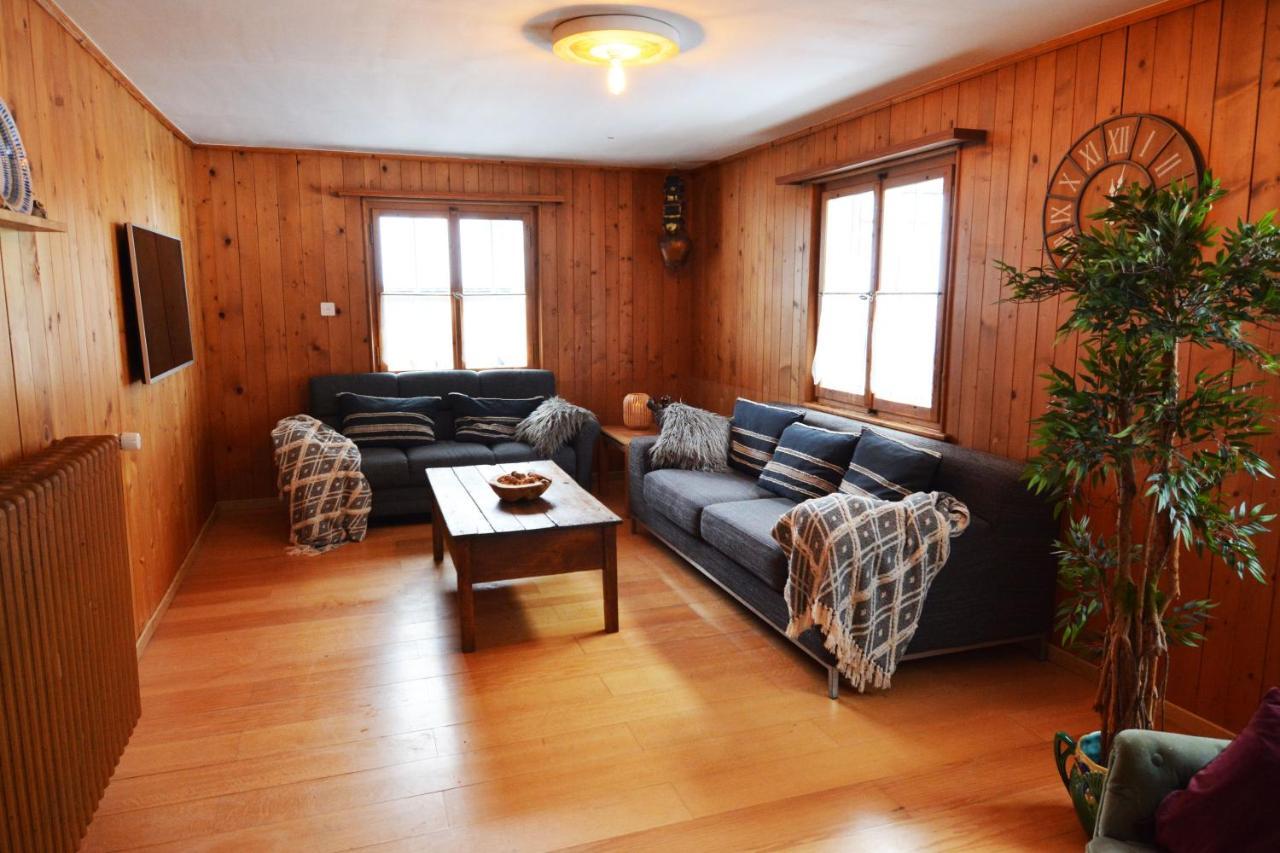 Alte Post Mit Geschichte Und Restaurant Apartment Tavanasa Екстериор снимка