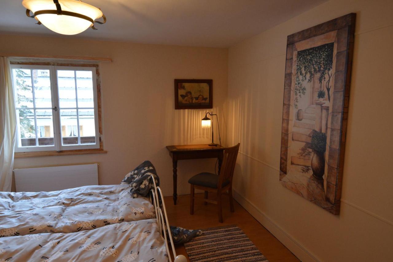 Alte Post Mit Geschichte Und Restaurant Apartment Tavanasa Екстериор снимка