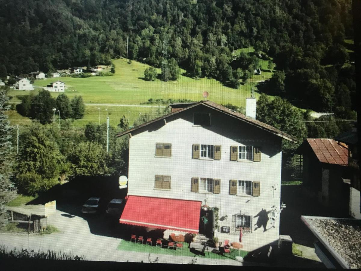 Alte Post Mit Geschichte Und Restaurant Apartment Tavanasa Екстериор снимка