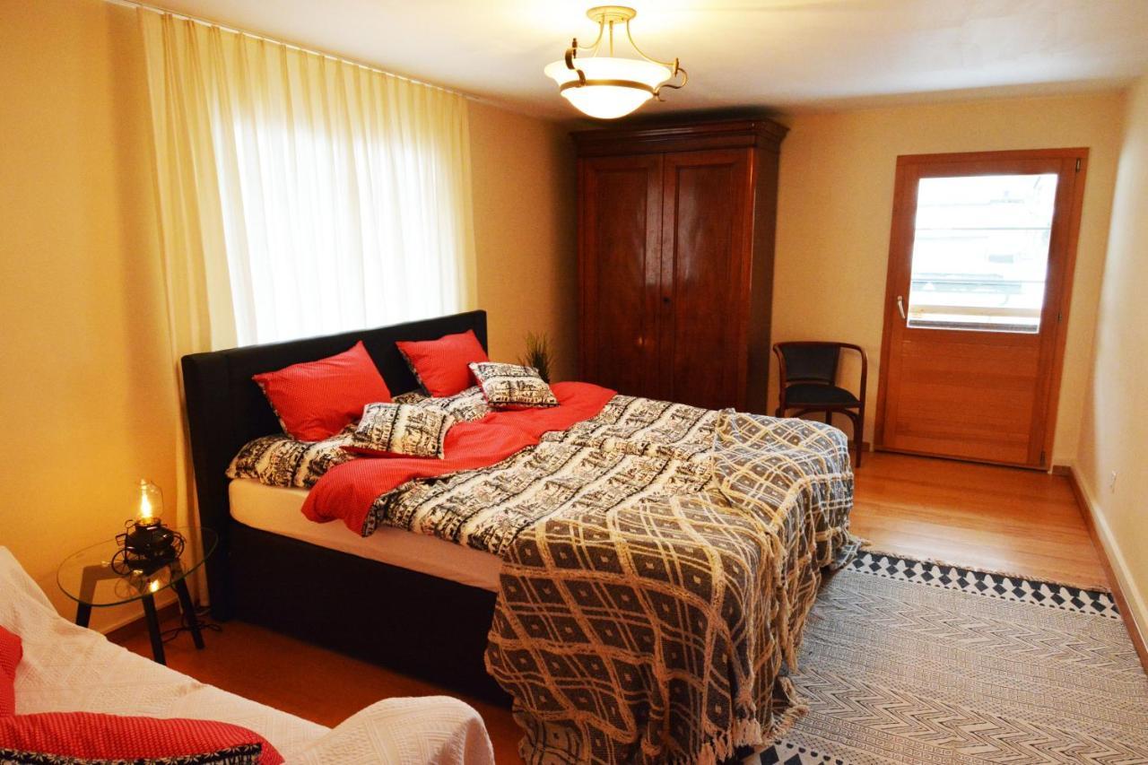 Alte Post Mit Geschichte Und Restaurant Apartment Tavanasa Екстериор снимка