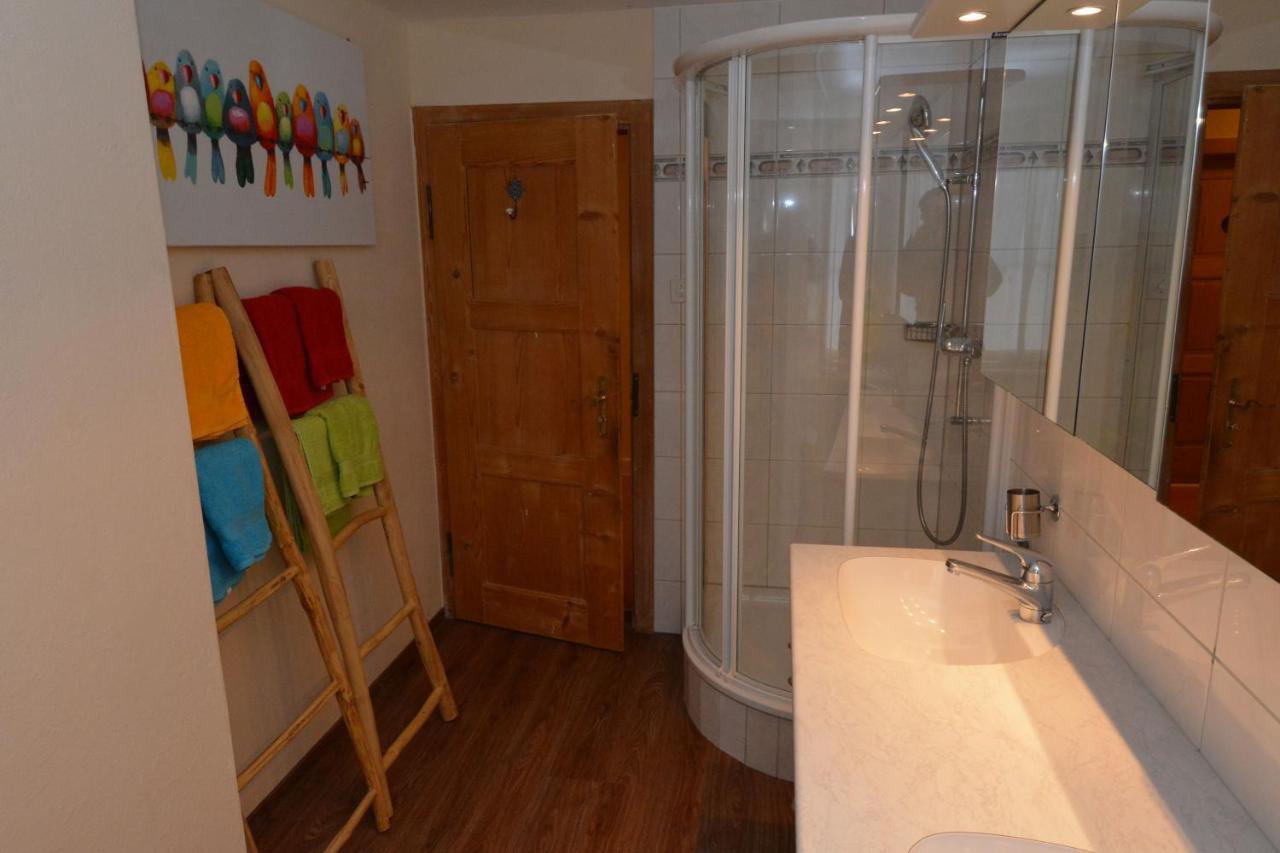 Alte Post Mit Geschichte Und Restaurant Apartment Tavanasa Екстериор снимка