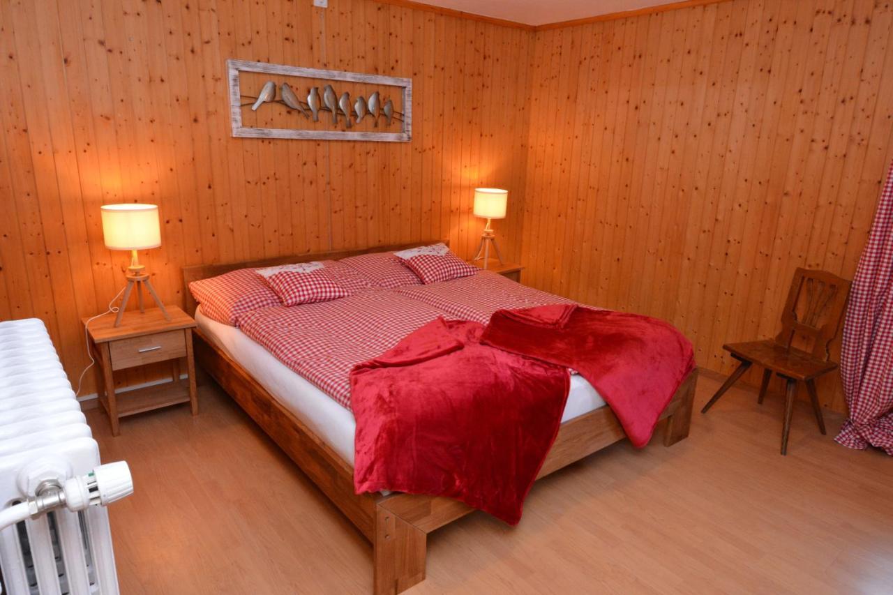 Alte Post Mit Geschichte Und Restaurant Apartment Tavanasa Екстериор снимка